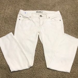 Free People cropped & distressed off white jeans!